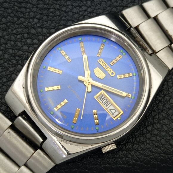 Vintage 1981 Seiko Automatic Mens Silver Watch W/daydate & Blue accents - Picture 6 of 10